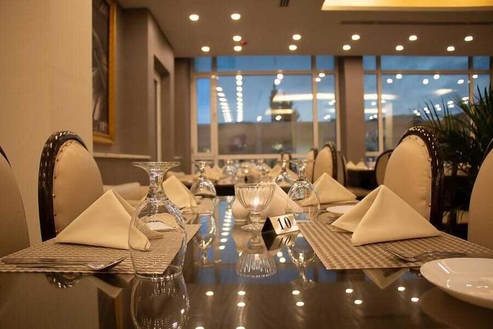 Carnival Hotel Ammán Kültér fotó